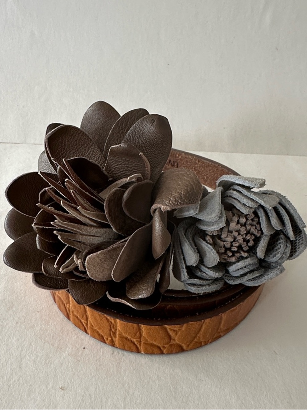 LIVE LOVE LOFT Leather Belt With 3-D Flowers XS